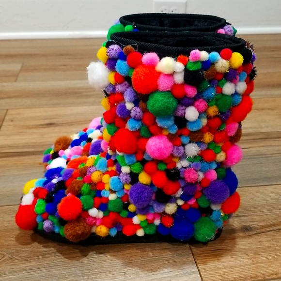 New Pom-Pom Booties 6 - Picture 5 of 6
